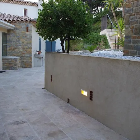 Le Patio Bed & Breakfast *
